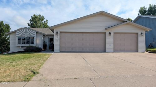 2512 Coolidge Ave, Bismarck, ND, 58501-2263 | Card Image
