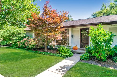 303 Crestwood Vlg, Northfield, IL, 60093-3403 | Card Image