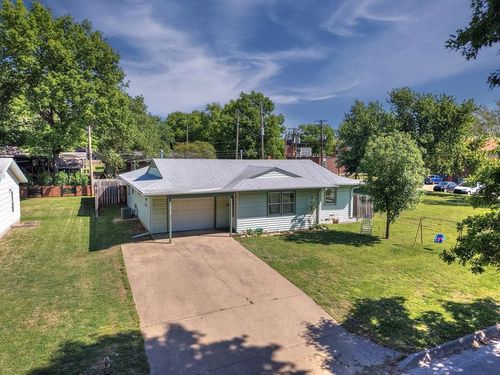 1926 E 15th Ave, Winfield, KS, 67156-4720 | Card Image