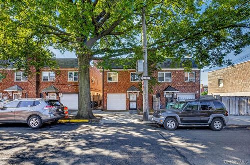 9628 41st Ave, Corona, NY, 11368-2151 | Card Image