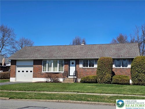 3933 Norfolk Dr, Bethlehem, PA, 18020-4535 | Card Image