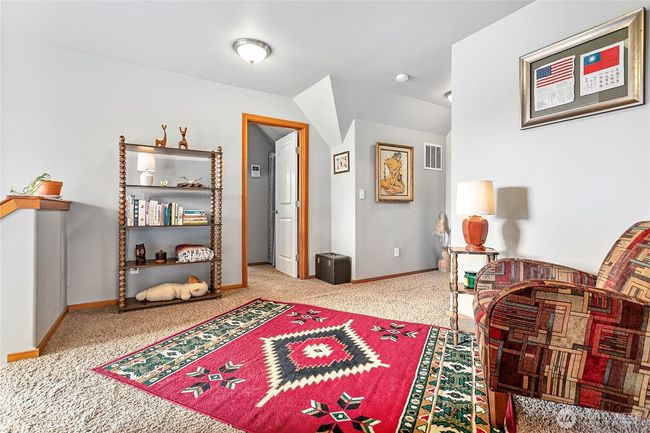 Generous loft landing | Image 16