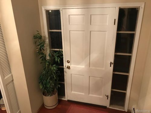 5551 Edinborough, West Bloomfield, MI, 48322-4034 | Card Image