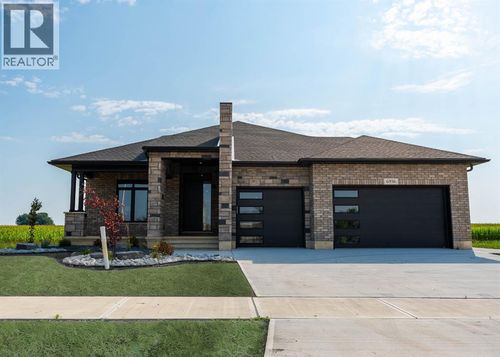 6936 Shoreside Drive, Plympton Wyoming, ON, N0N1E0 | Card Image