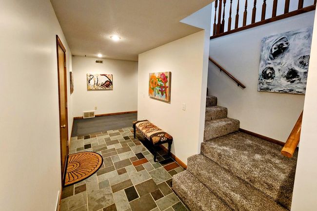 15 lower entry area | Image 15