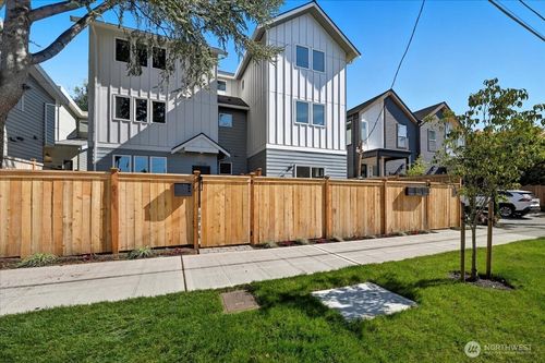 7322 11th Ave Ne, Seattle, WA, 98115-5613 | Card Image