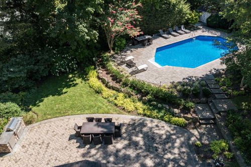 75 Chestnut Dr, Roslyn, NY, 11576-2433 | Card Image