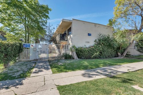 17926 Schoenborn St, Northridge, CA, 91325-3838 | Card Image