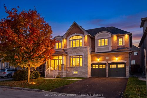 1042 Wilbur Pipher Cir, Newmarket, ON, L3X0G3 | Card Image