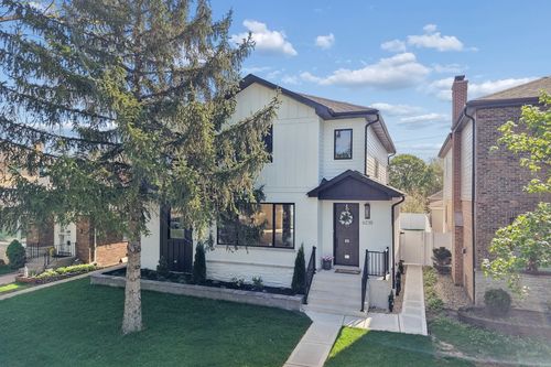 6235 N Kedvale Ave, Chicago, IL, 60646-5107 | Card Image