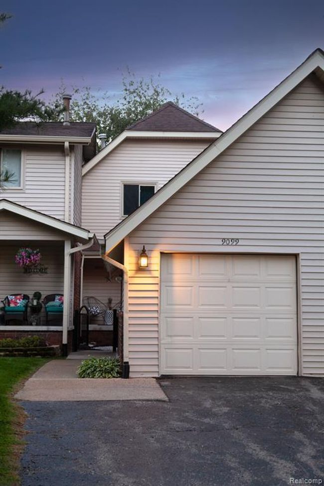 9099 Bavarian Way, Condo with 2 bedrooms, 2 bathrooms and null parking in Springfield Twp MI | Image 2