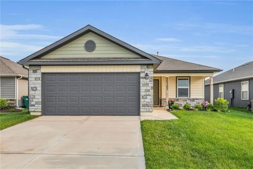 20367 W 193rd Ter, Spring Hill, KS, 66083-8497 | Card Image
