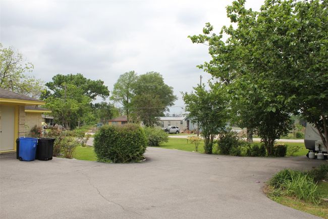 206 Riverside St, House other with 3 bedrooms, 3 bathrooms and 2 parking in Highlands TX | Image 38