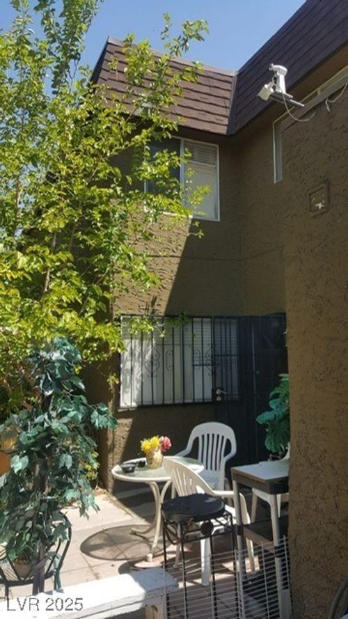 unit-2-4667 Monterey Cir, Las Vegas, NV, 89169-7143 | Card Image