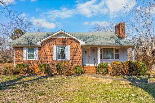 827 Dodson Mill Rd, Pilot Mountain, NC, 27041-9371 | Card Image