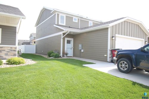 4417 E Leubecher Pl, Sioux Falls, SD, 57108-3069 | Card Image