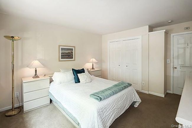 Large closets | Image 14
