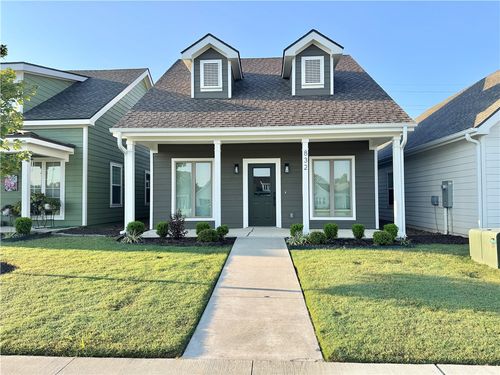 832 Ne Heights Ln, Bentonville, AR, 72712-3096 | Card Image