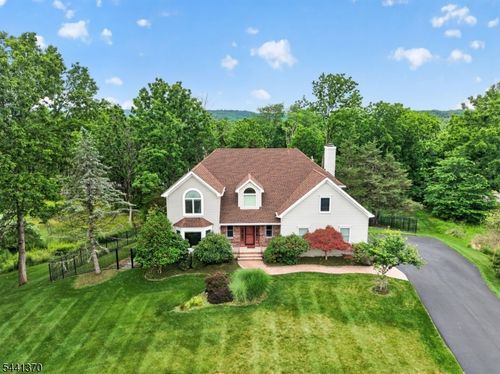 6 Chaucer Dr, Annandale, NJ, 08801-3367 | Card Image