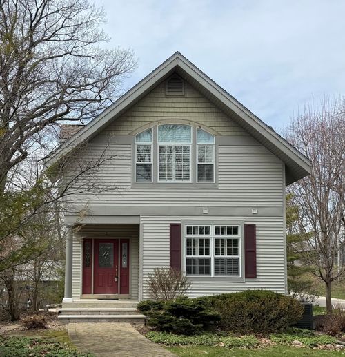 2 Lincoln Pkwy, Williams Bay, WI, 53191-9811 | Card Image