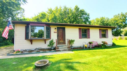 704 S 22nd St, Chesterton, IN, 46304 | Card Image