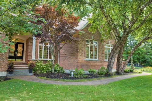60 Riddle Dr, Bedford, NH, 03110-5321 | Card Image
