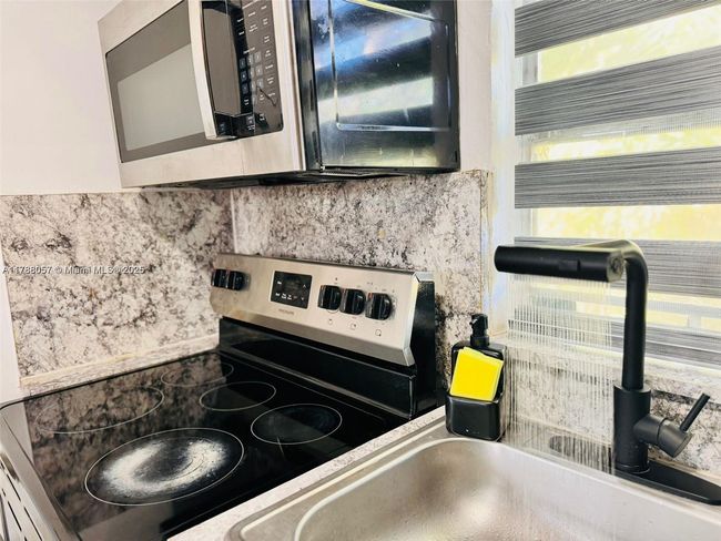 0 - 802 Nw 3 Rd Ter, House other with 1 bedrooms, 1 bathrooms and null parking in Hallandale Beach FL | Image 9