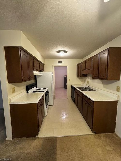 apt-135k-2200 Sunderland Rd, Winston-Salem, NC, 27103-6500 | Card Image