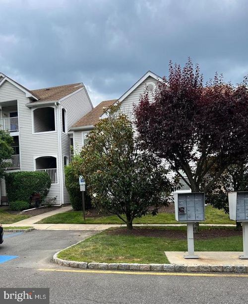 618 Walden Cir, Robbinsville, NJ, 08691-3454 | Card Image