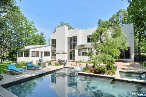 21 Hunter Rdg, Woodcliff Lake, NJ, 07677-8100 | Card Image