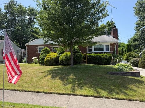 333 Bonnieview Ave, Alliance, OH, 44601-2218 | Card Image