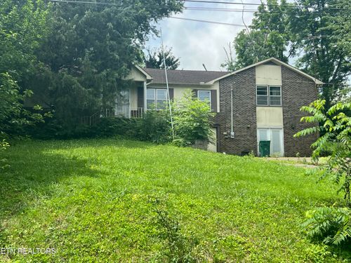 525 Cherokee Heights Dr, Maryville, TN, 37801-5423 | Card Image