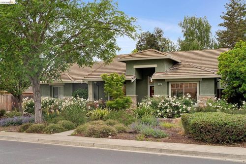 1130 Meadow Dr, Livermore, CA, 94551-8901 | Card Image