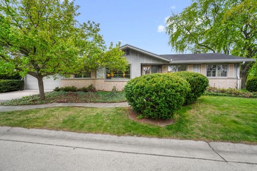321 W Birch Ave, GLENDALE, WI, 53217-5009 | Card Image
