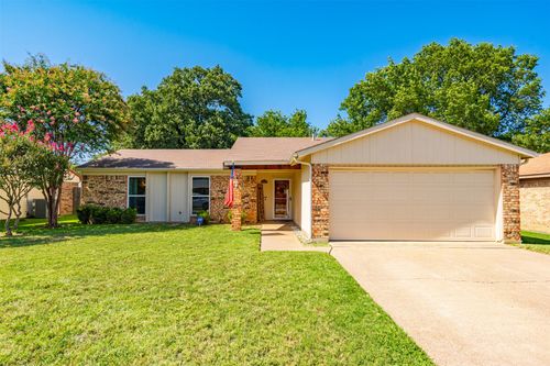 4003 Hideaway Dr, Arlington, TX, 76017-3332 | Card Image