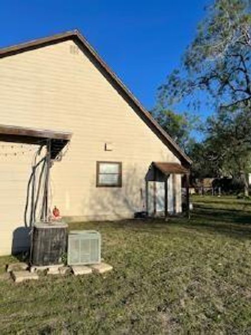 308 Graham Rd, Kenedy, TX, 78119-3705 | Card Image