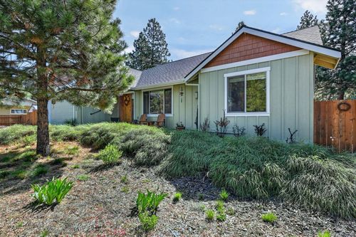 19563 Apache Rd, Bend, OR, 97702-7967 | Card Image