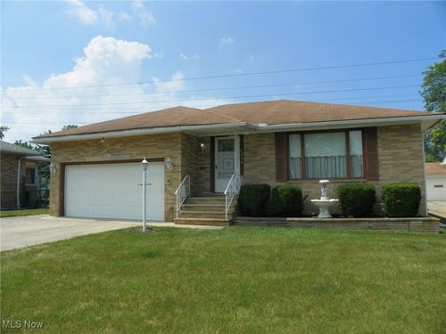 4234 Dawncliff Dr, Brooklyn, OH, 44144-1221 | Card Image