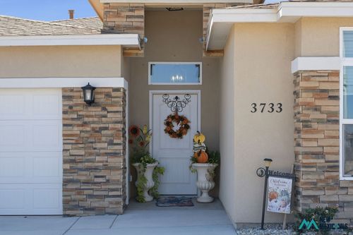 3733 Honeysuckle Dr, Carlsbad, NM, 88220-8649 | Card Image