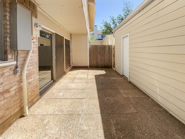 1985 Shorewood Dr, Condo with 3 bedrooms, 3 bathrooms and null parking in Grapevine TX | Image 14