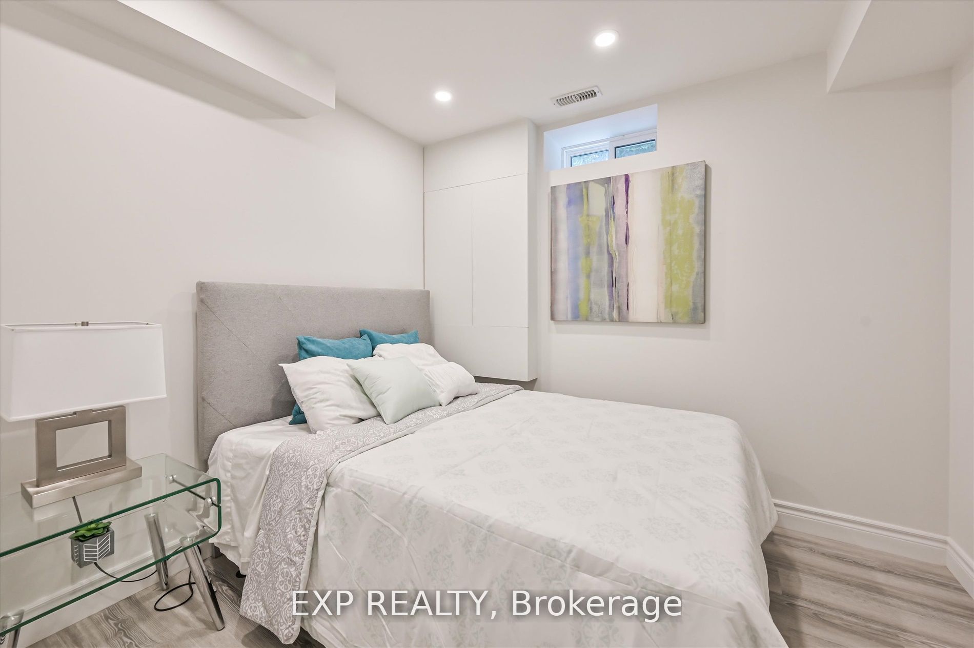 Residential Lease in Toronto E03 4