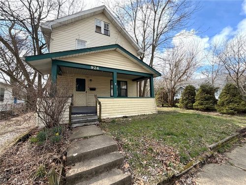 924 Concord Avenue, Akron, OH, 44306 | Card Image