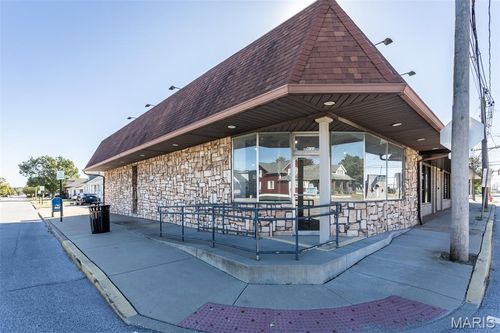 600 E Ferguson Ave, Wood River, IL, 62095-2146 | Card Image