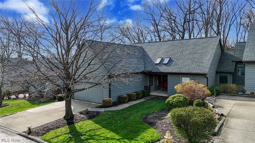 9096 Woodcrest Drive, Brecksville, OH, 44141 | Card Image