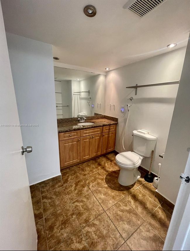 APT-16F - 555 Ne 15 Th St, Condo with 1 bedrooms, 2 bathrooms and null parking in MIAMI FL | Image 7