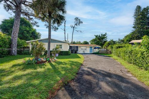 851 Caroline Cir, West Palm Beach, FL, 33413-1280 | Card Image