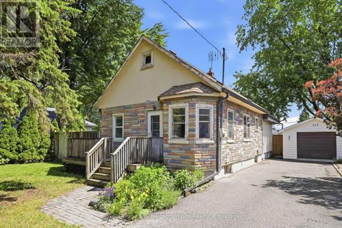 329 Perry Street, Whitby (Downtown Whitby), ON, L1N4C2 | Card Image