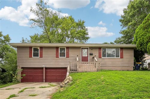 5104 N Smalley Ave, Kansas City, MO, 64119-4155 | Card Image