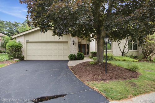 7163 Suncrest Rd, West Bloomfield, MI, 48322-4341 | Card Image