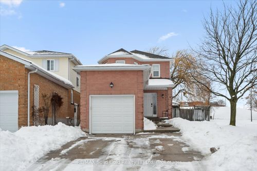 4 Northmanor Cres, Kitchener, ON, N2N3C2 | Card Image